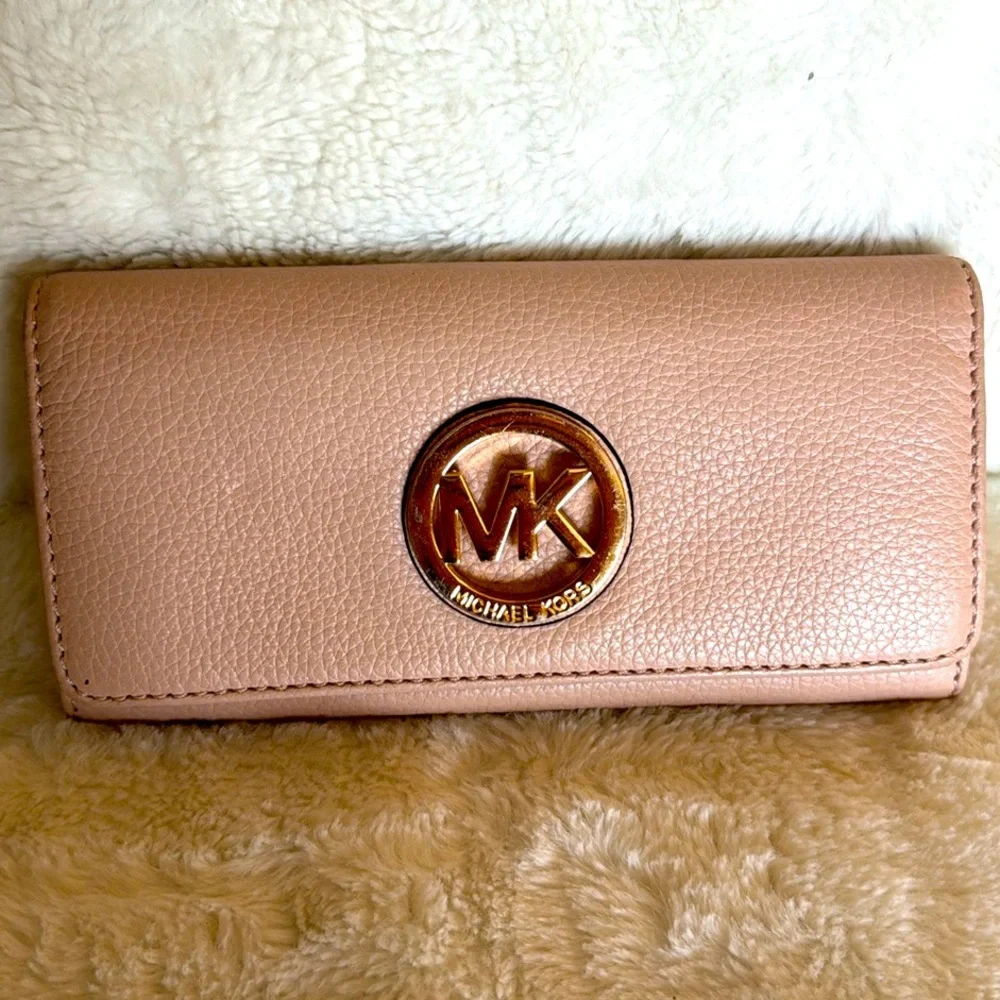 NWT-Michael Kors leather Fulton wallet. Color is call Ballet ( pale pink)